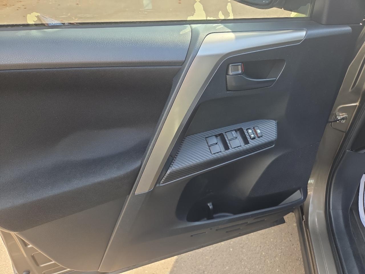Toyota RAV4 AWD 4dr LE (Natl) 2015
