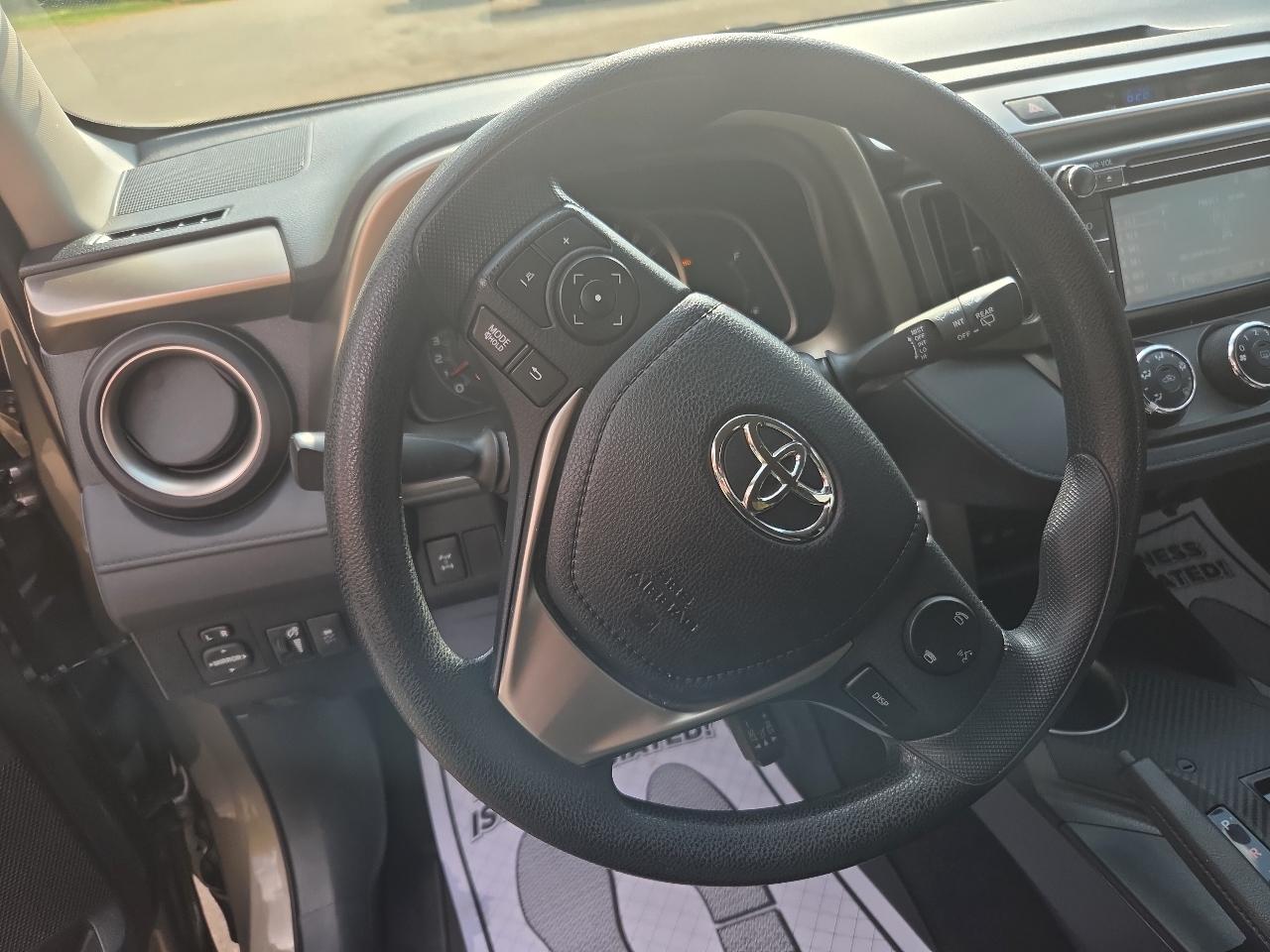 Toyota RAV4 AWD 4dr LE (Natl) 2015