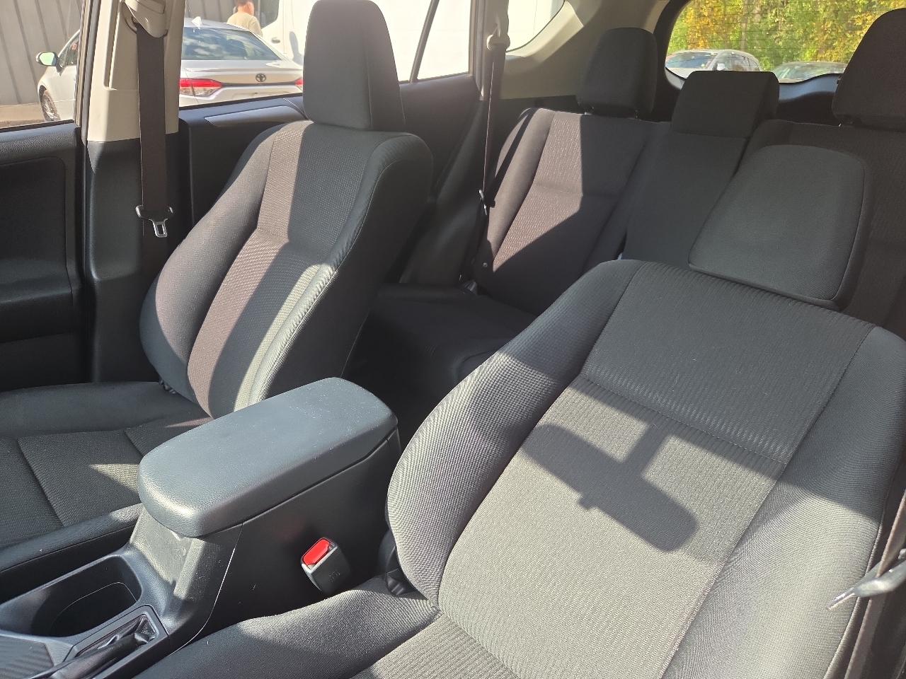 Toyota RAV4 AWD 4dr LE (Natl) 2015