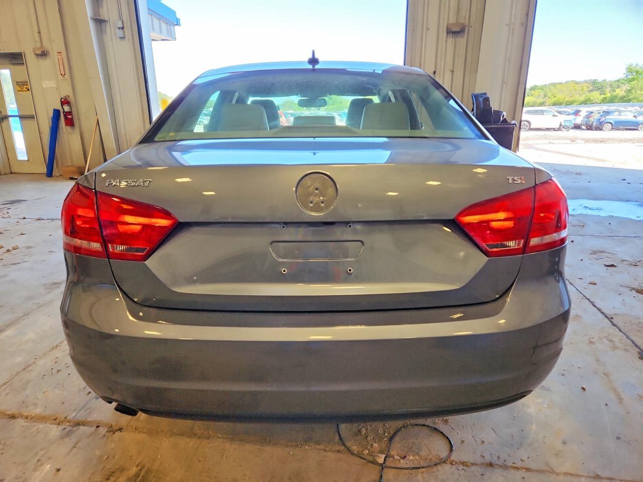 Volkswagen Passat 4dr Sdn 1.8T Auto S 2015