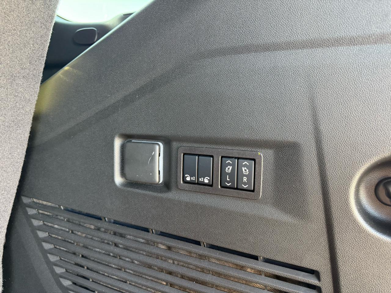 Chevrolet Tahoe 4WD 4dr High Country 2025 Chevrolet Tahoe 4WD 4dr High Country 2025