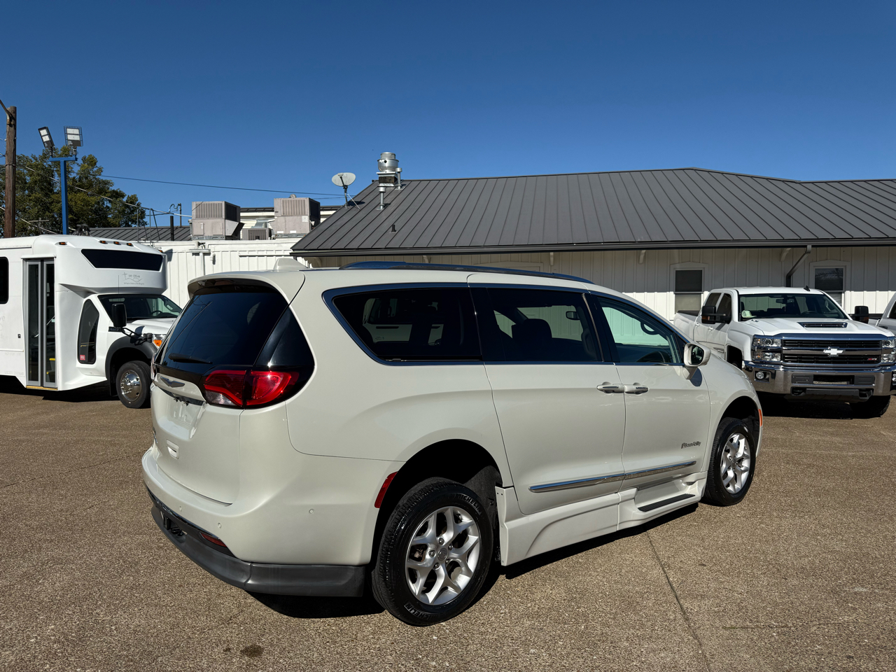 Chrysler Pacifica Touring L Plus FWD 2019