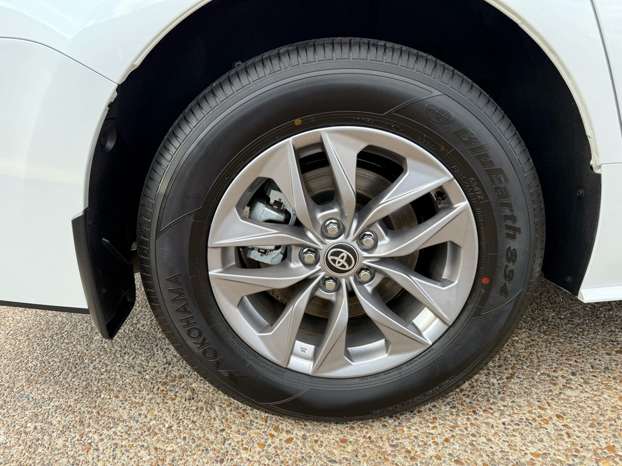 Toyota Sienna XLE FWD 8-Passenger (Natl) 2025