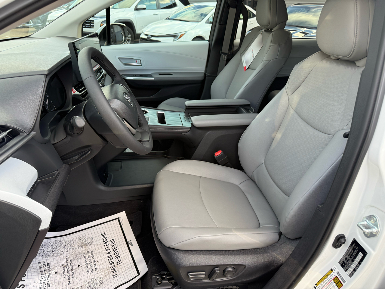 Toyota Sienna XLE FWD 8-Passenger (Natl) 2025