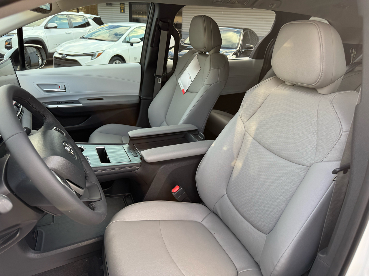 Toyota Sienna XLE FWD 8-Passenger (Natl) 2025