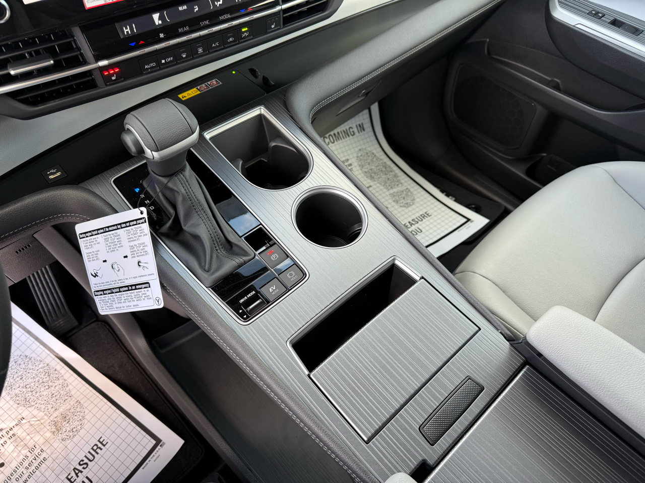 Toyota Sienna XLE FWD 8-Passenger (Natl) 2025