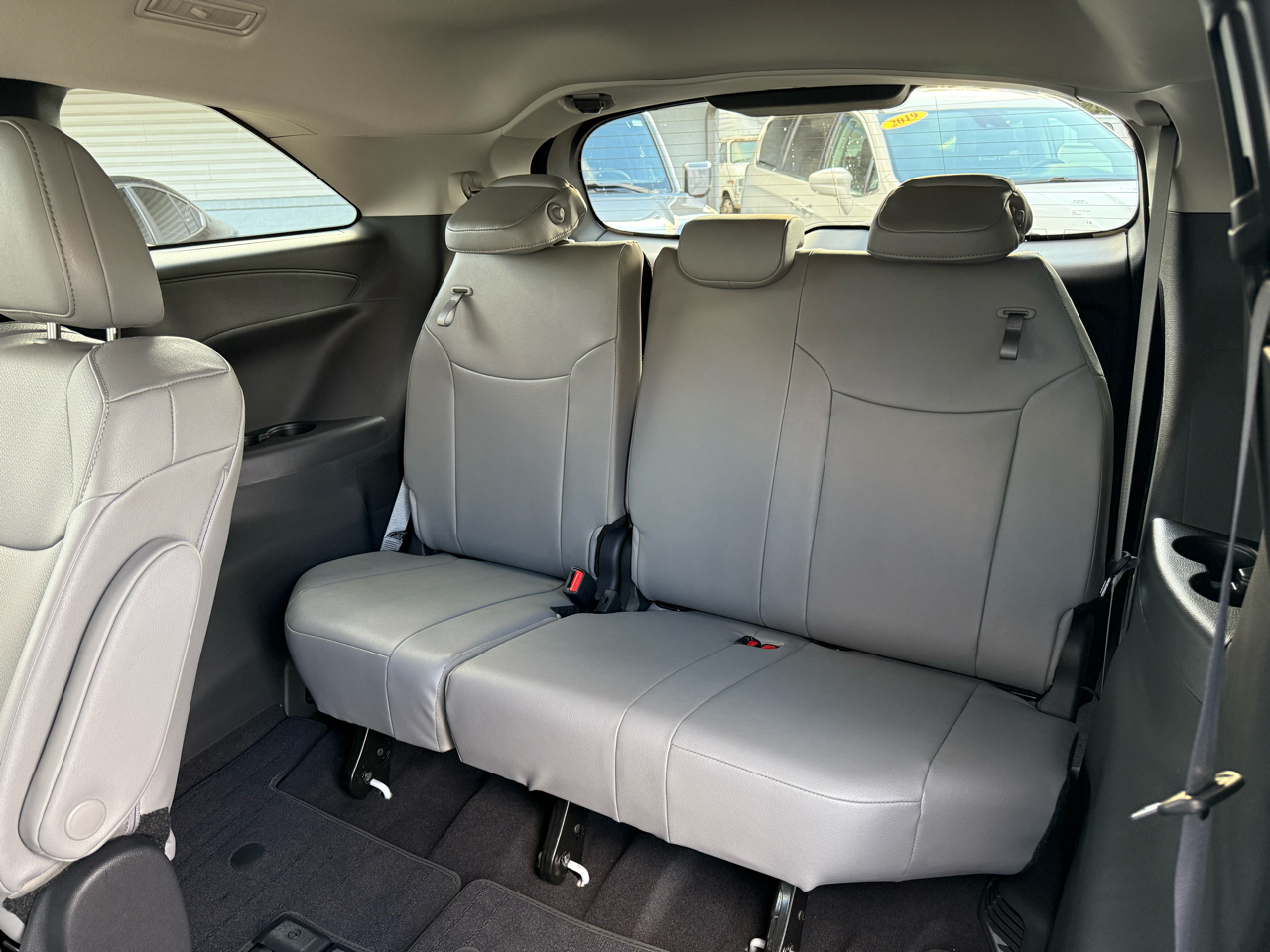 Toyota Sienna XLE FWD 8-Passenger (Natl) 2025