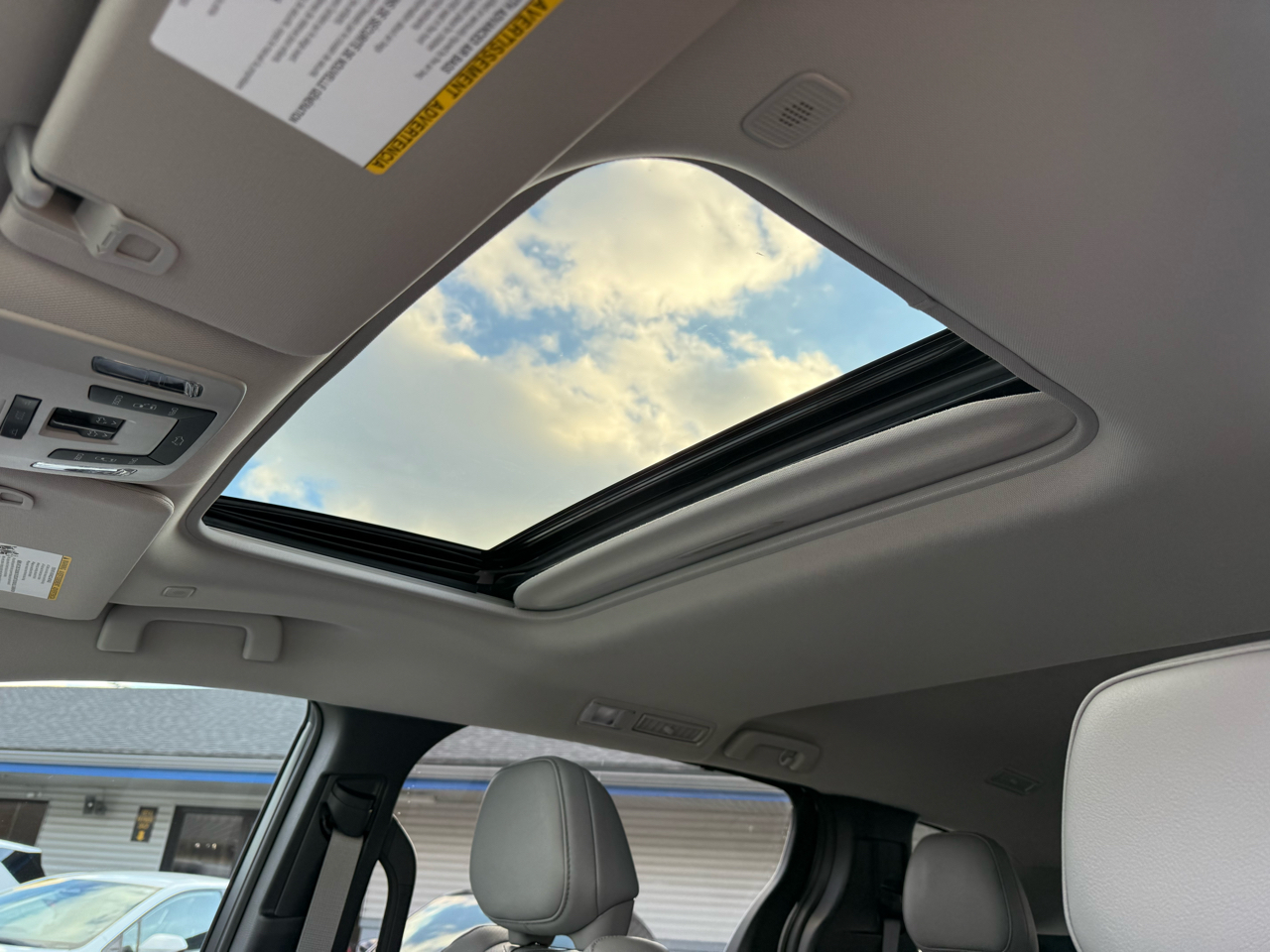 Toyota Sienna XLE FWD 8-Passenger (Natl) 2025