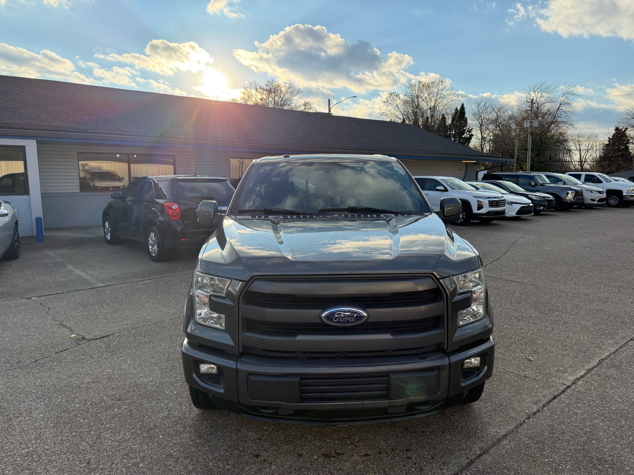 Ford F-150 4WD SuperCrew 145" Lariat 2015