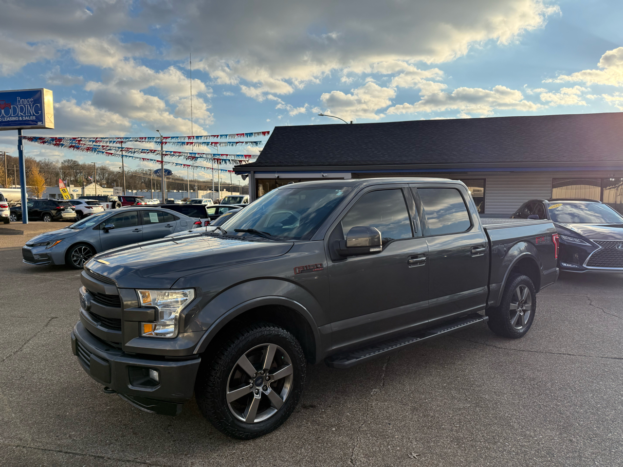 Ford F-150 4WD SuperCrew 145" Lariat 2015