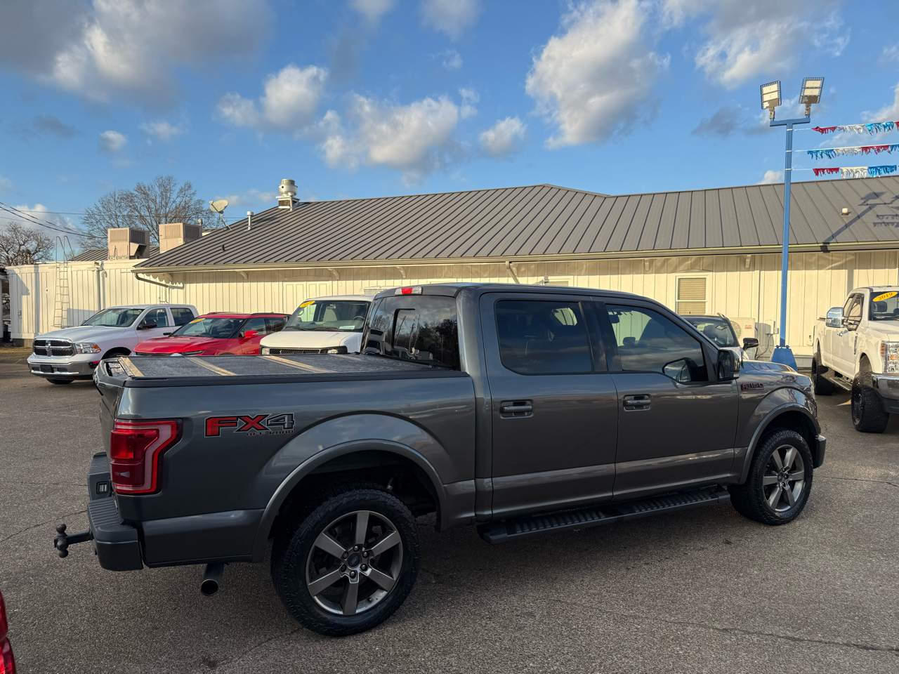 Ford F-150 4WD SuperCrew 145" Lariat 2015