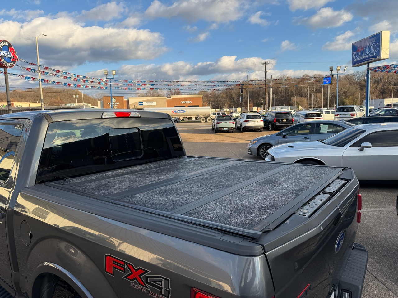 Ford F-150 4WD SuperCrew 145" Lariat 2015