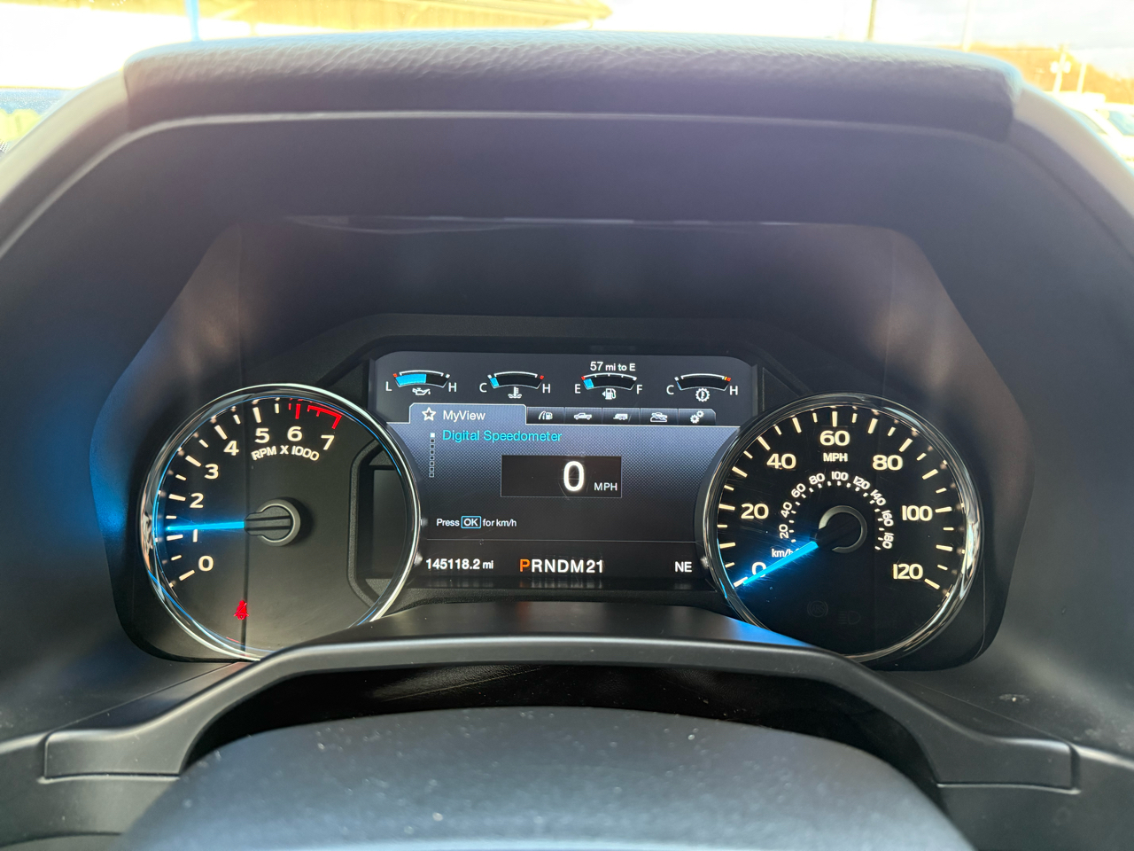 Ford F-150 4WD SuperCrew 145" Lariat 2015