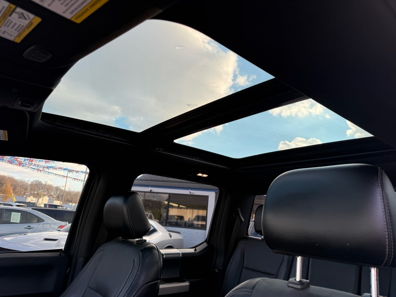 Ford F-150 4WD SuperCrew 145" Lariat 2015