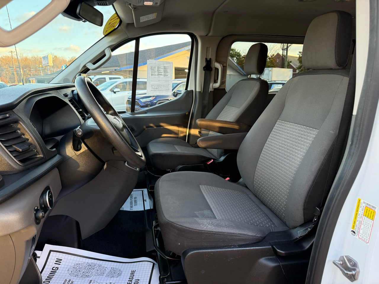 Ford Transit Passenger Wagon T-350 148" Low Roof XLT RWD 2021