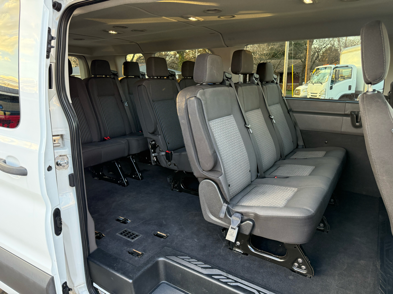 Ford Transit Passenger Wagon T-350 148" Low Roof XLT RWD 2021