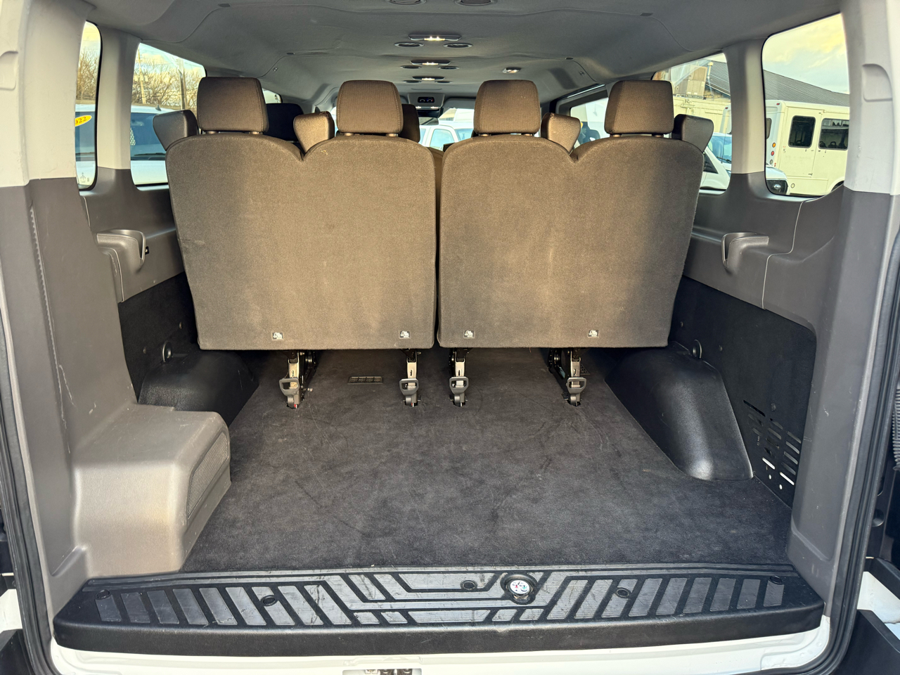 Ford Transit Passenger Wagon T-350 148" Low Roof XLT RWD 2021