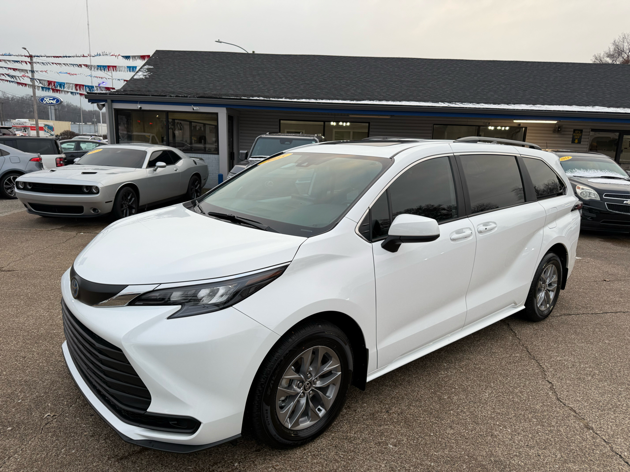 Toyota Sienna LE FWD 8-Passenger (Natl) 2025