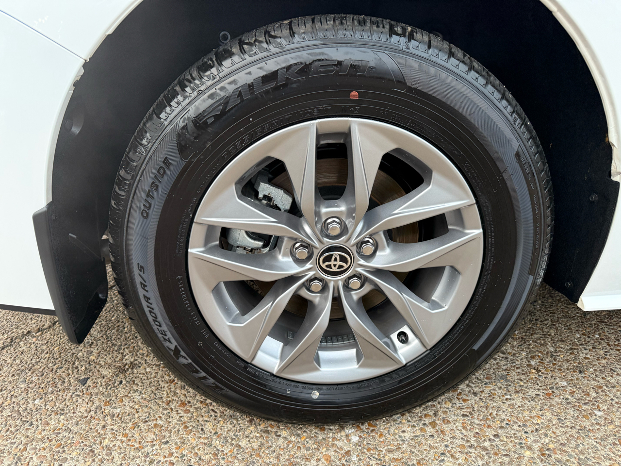 Toyota Sienna LE FWD 8-Passenger (Natl) 2025