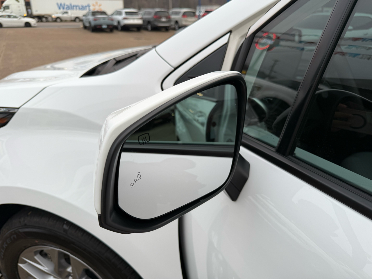 Toyota Sienna LE FWD 8-Passenger (Natl) 2025