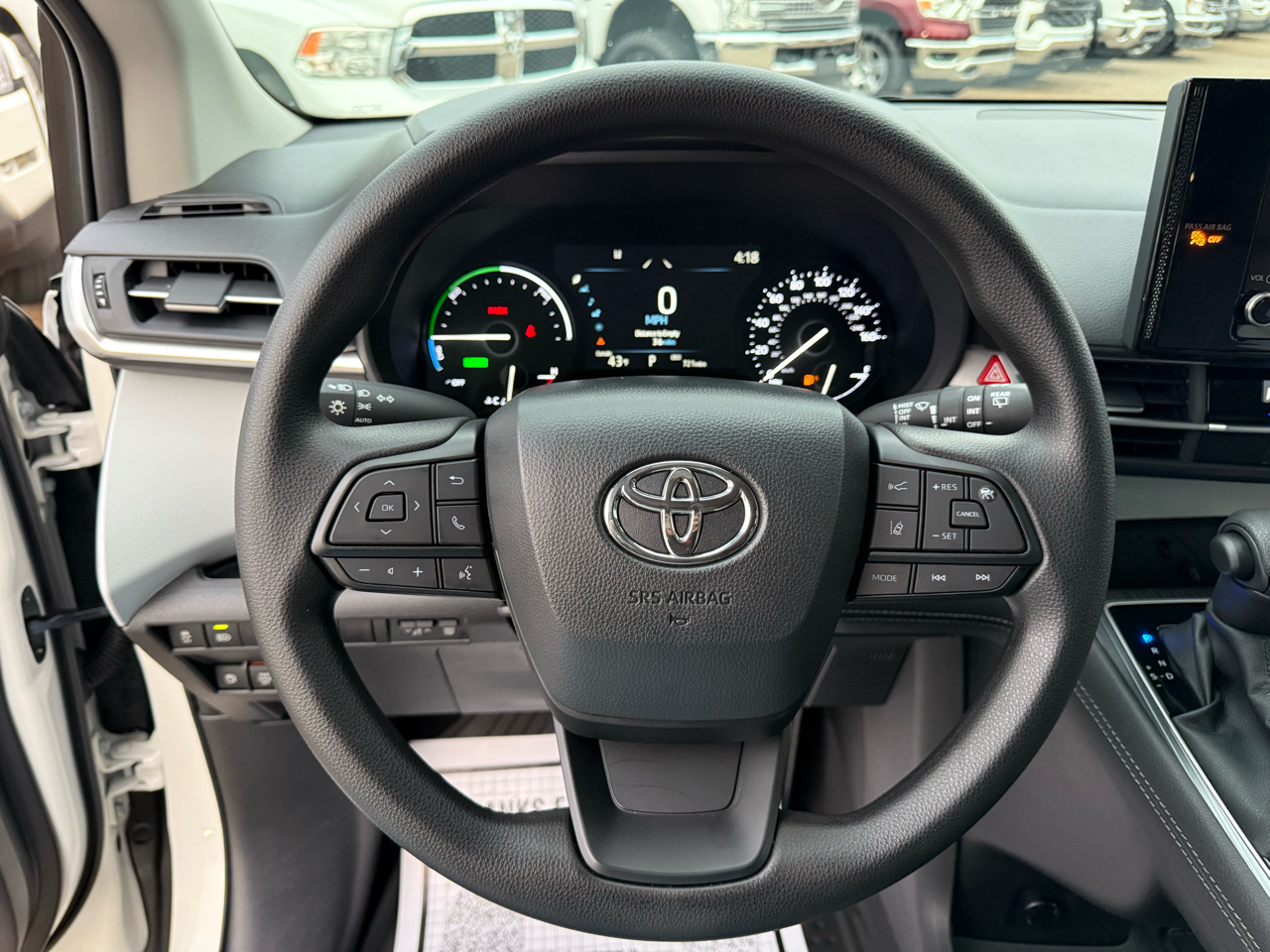 Toyota Sienna LE FWD 8-Passenger (Natl) 2025