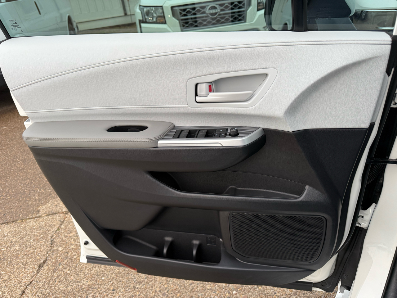 Toyota Sienna LE FWD 8-Passenger (Natl) 2025