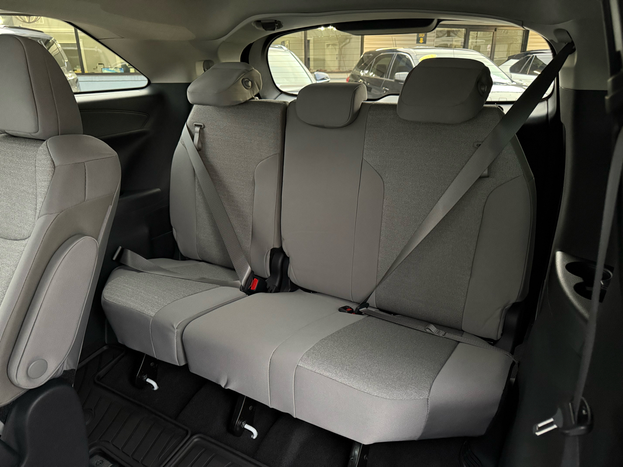 Toyota Sienna LE FWD 8-Passenger (Natl) 2025