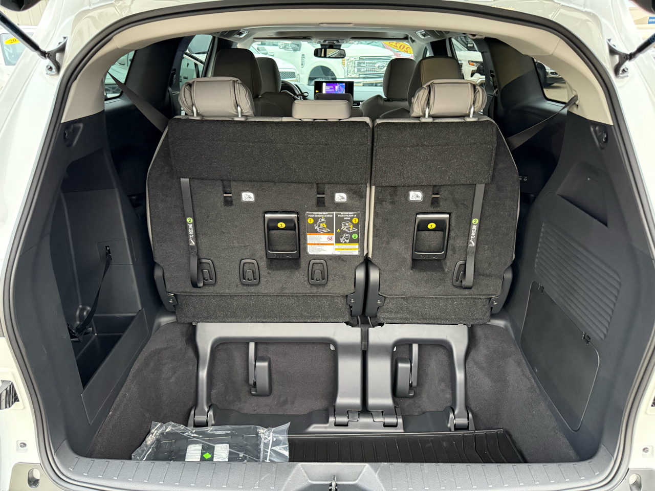 Toyota Sienna LE FWD 8-Passenger (Natl) 2025