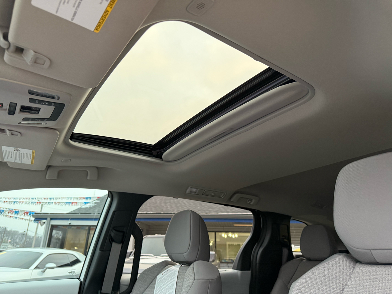 Toyota Sienna LE FWD 8-Passenger (Natl) 2025