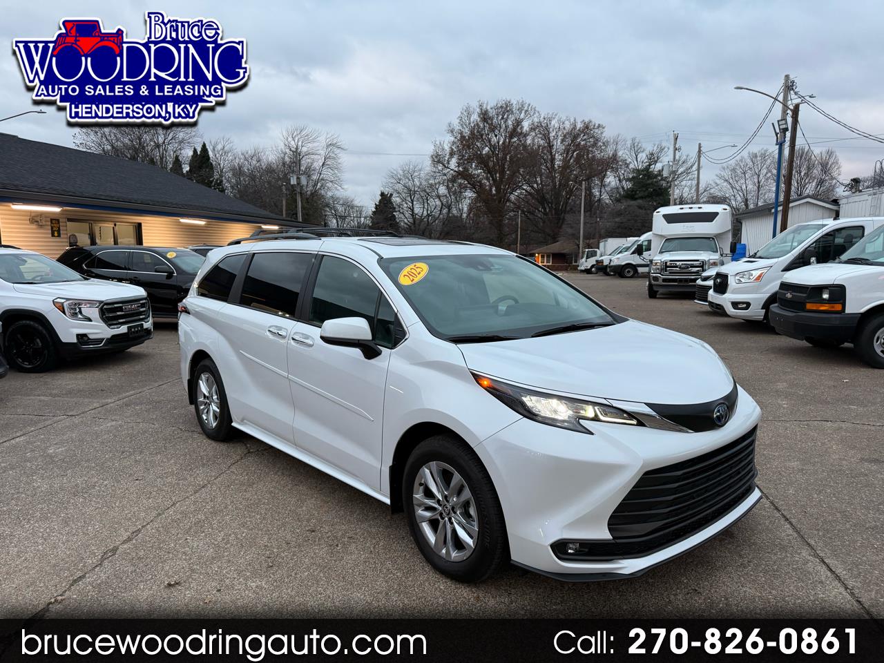 2025 Toyota Sienna XLE's photo