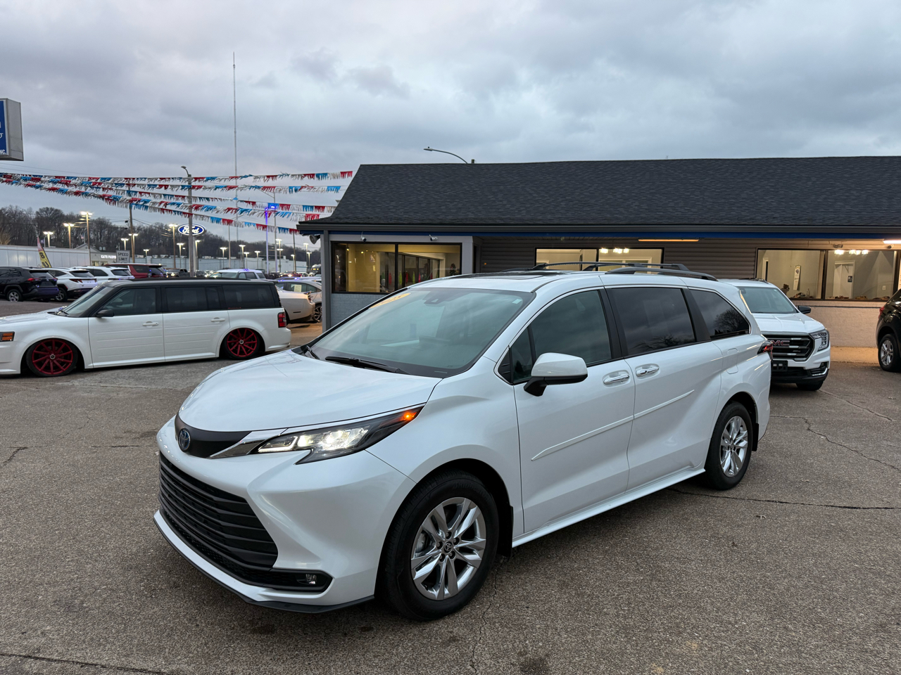 Toyota Sienna XLE AWD 7-Passenger (Natl) 2025