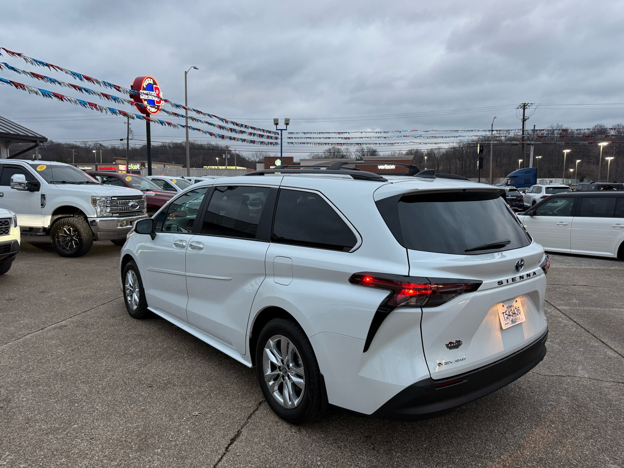 Toyota Sienna XLE AWD 7-Passenger (Natl) 2025