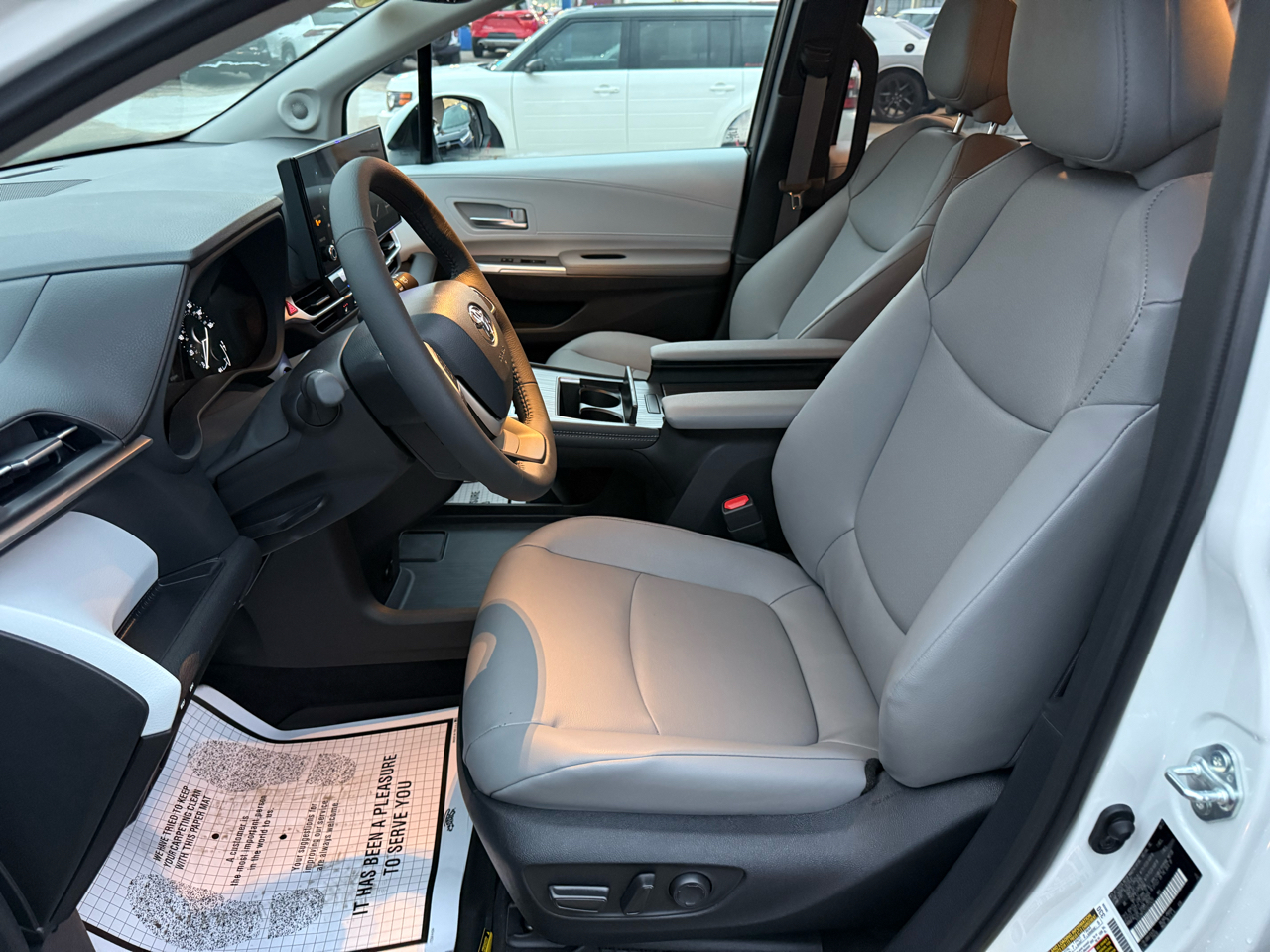 Toyota Sienna XLE AWD 7-Passenger (Natl) 2025