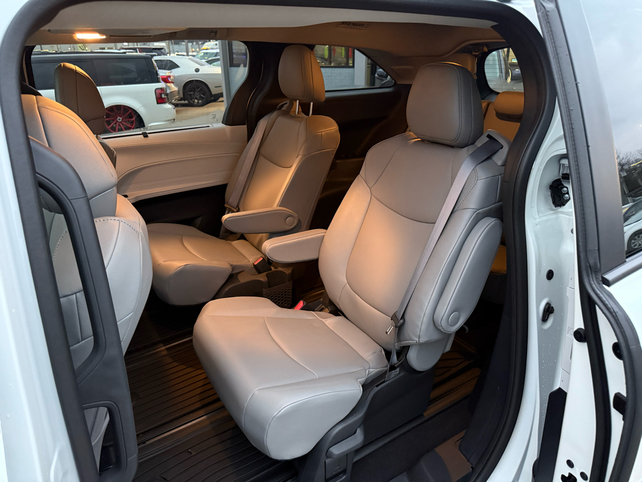 Toyota Sienna XLE AWD 7-Passenger (Natl) 2025