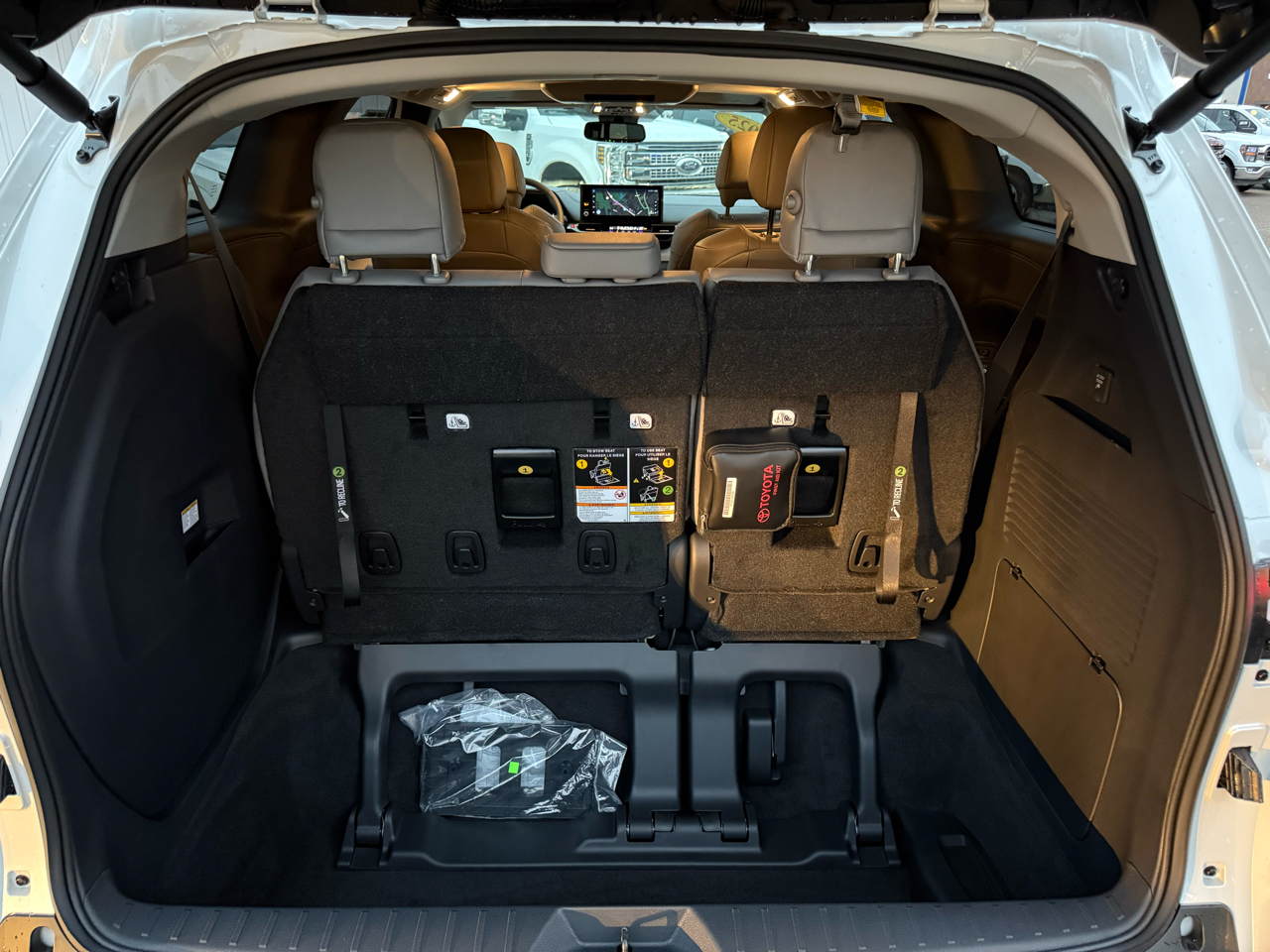 Toyota Sienna XLE AWD 7-Passenger (Natl) 2025