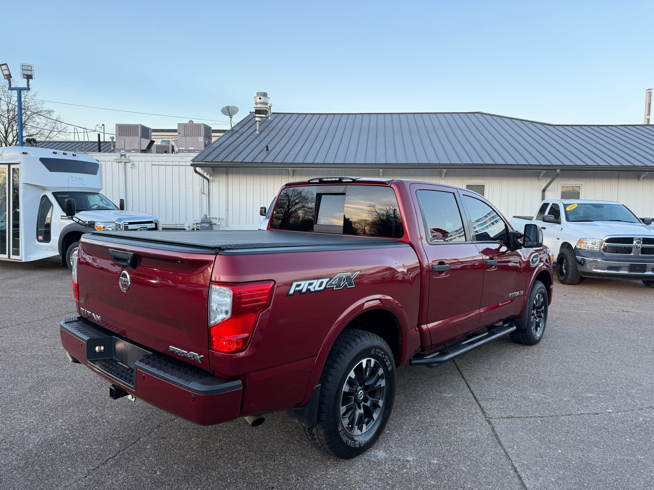 Nissan Titan 4x4 Crew Cab PRO-4X 2017