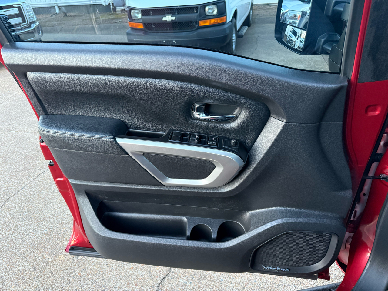 Nissan Titan 4x4 Crew Cab PRO-4X 2017