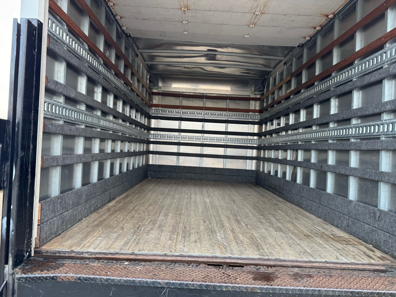 Isuzu Trucks NRR  2018