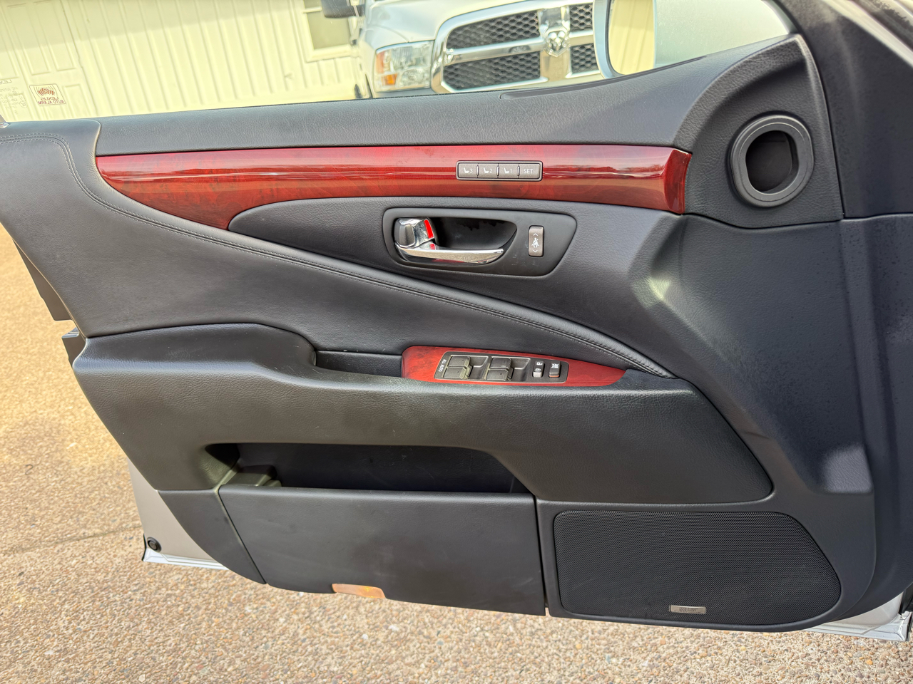 Lexus LS 460 4dr Sdn L AWD 2011