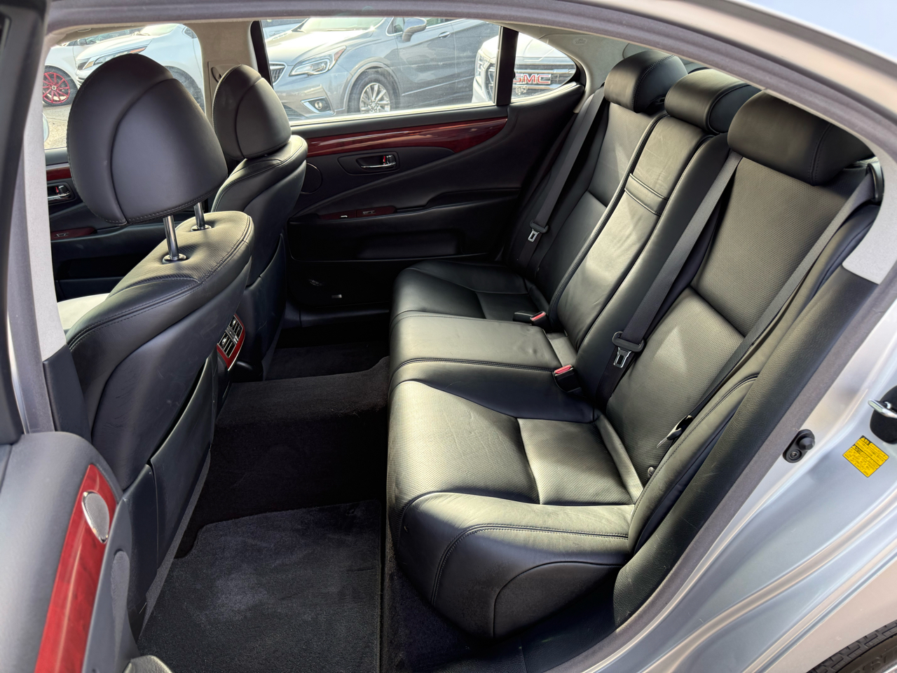 Lexus LS 460 4dr Sdn L AWD 2011