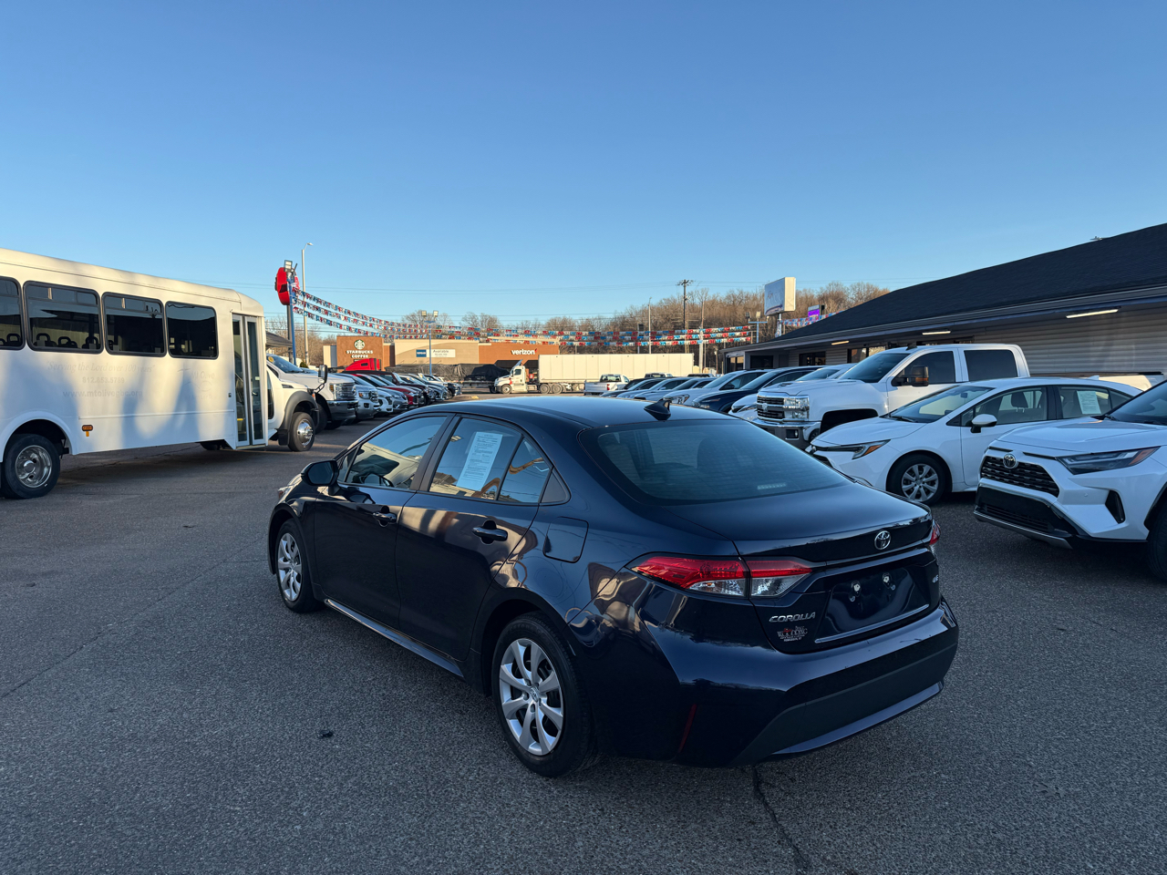 Toyota Corolla LE CVT (Natl) 2022