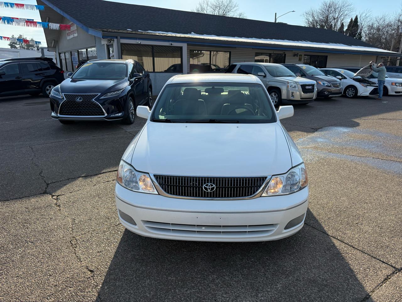 Toyota Avalon 4dr Sdn XLS w/Bucket Seats (Natl) 2001