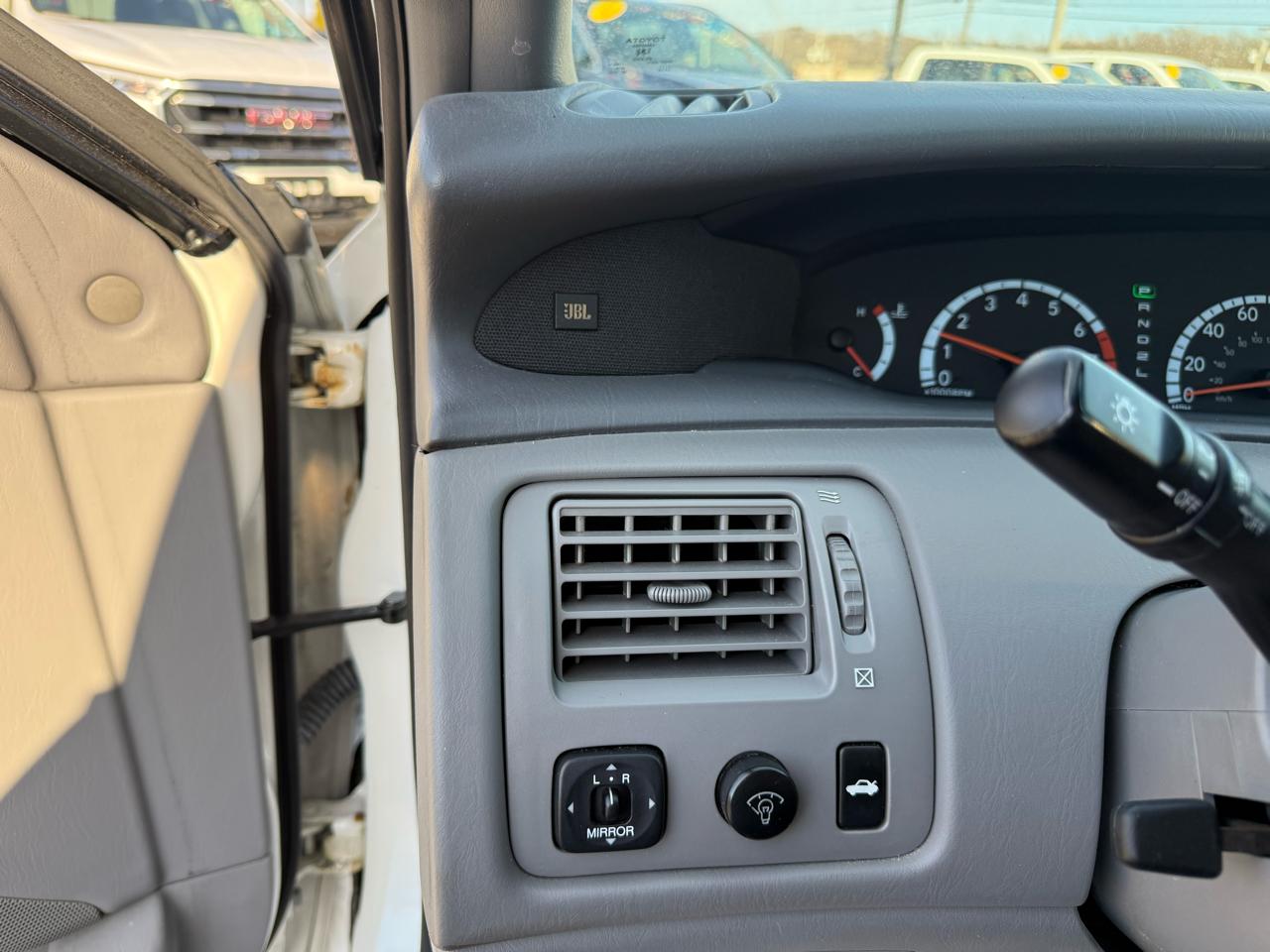 Toyota Avalon 4dr Sdn XLS w/Bucket Seats (Natl) 2001