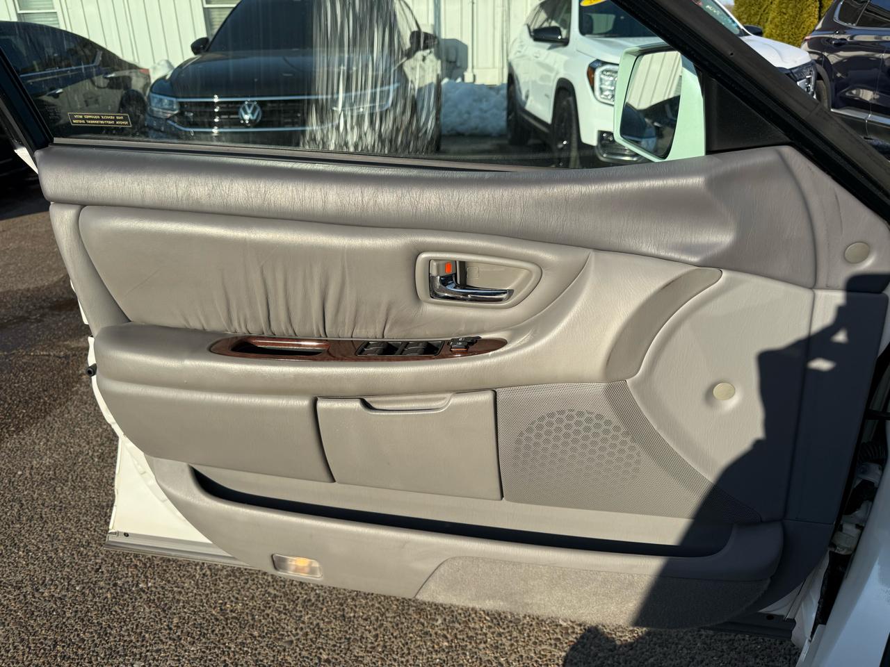 Toyota Avalon 4dr Sdn XLS w/Bucket Seats (Natl) 2001