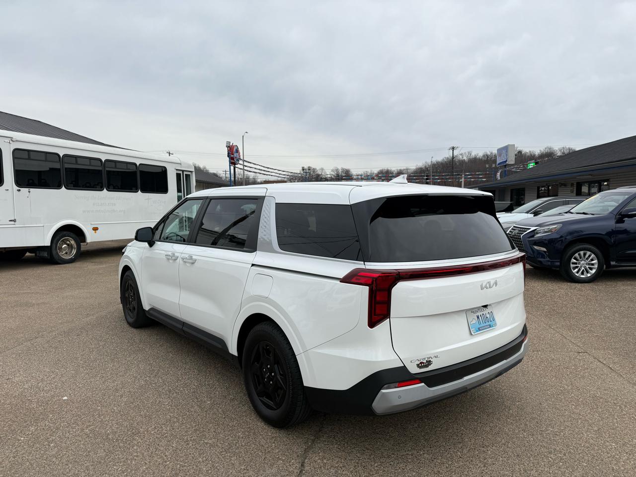 Kia Carnival LXS FWD 2025