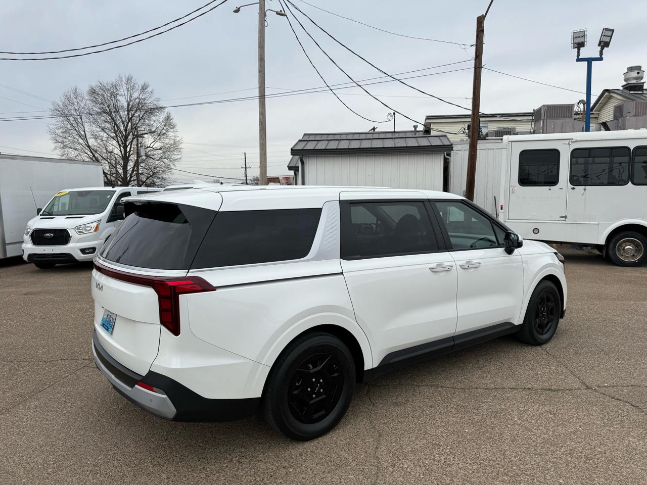 Kia Carnival LXS FWD 2025