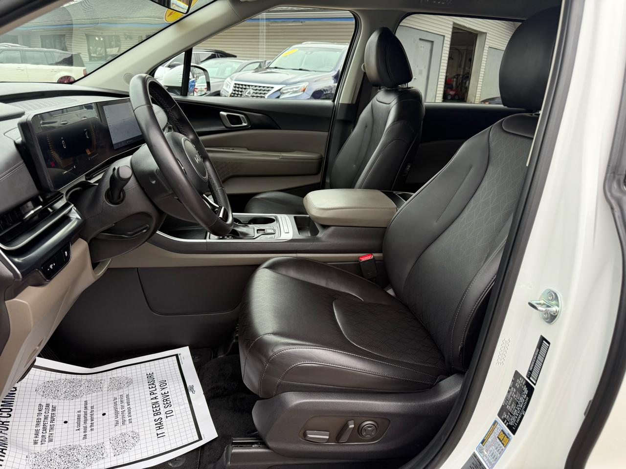 Kia Carnival LXS FWD 2025