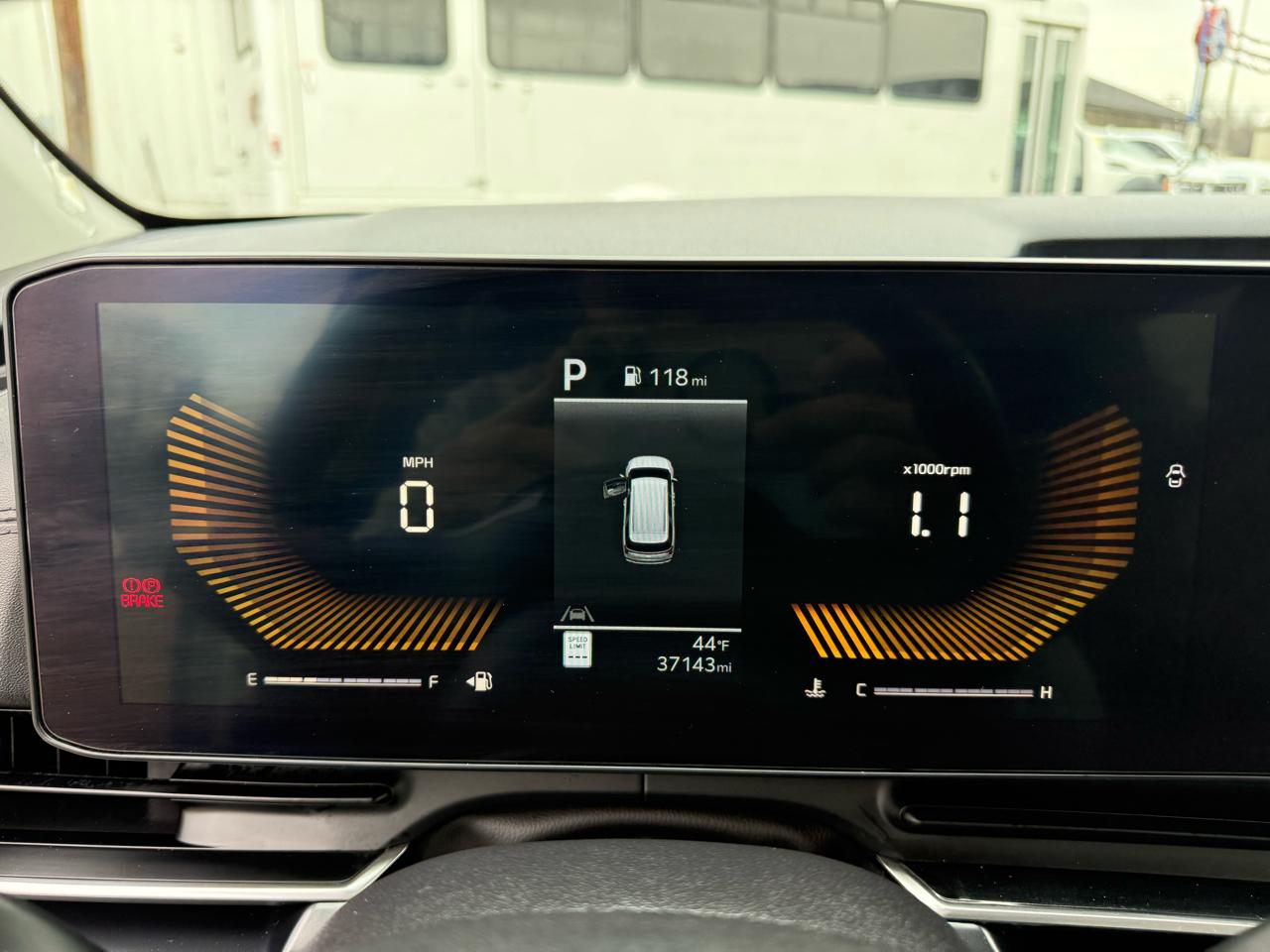 Kia Carnival LXS FWD 2025