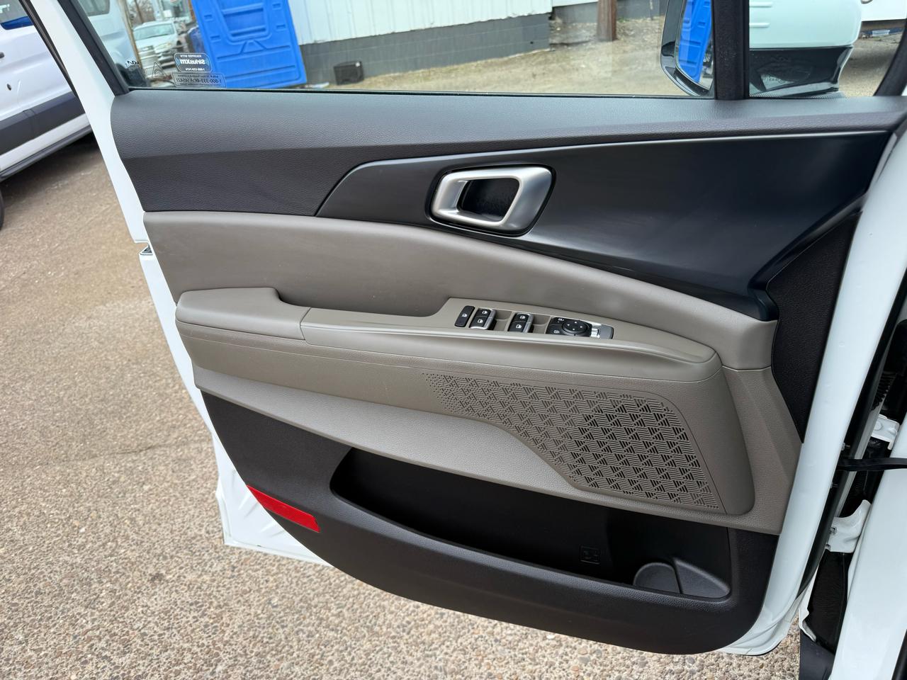 Kia Carnival LXS FWD 2025