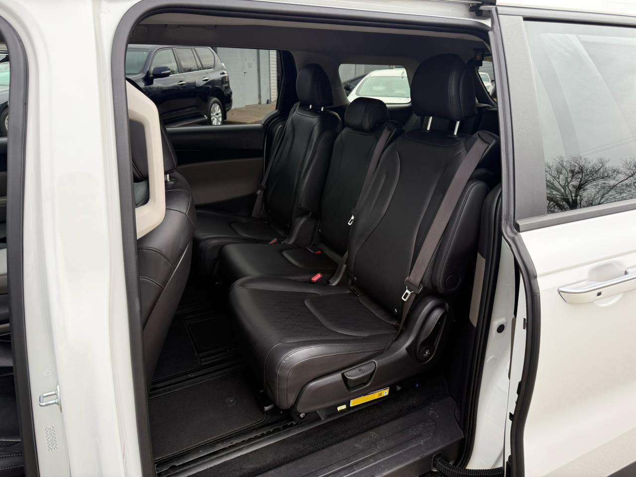 Kia Carnival LXS FWD 2025